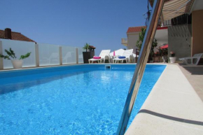 Отель Apartments Bartulić  Трогир